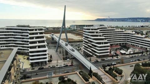 Paytaxtda unikal piyada körpüsü inşa edilib