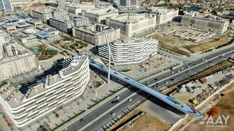 Paytaxtda unikal piyada körpüsü inşa edilib