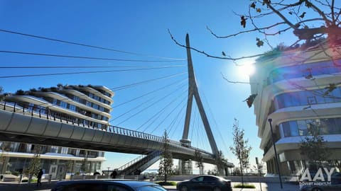 Paytaxtda unikal piyada körpüsü inşa edilib