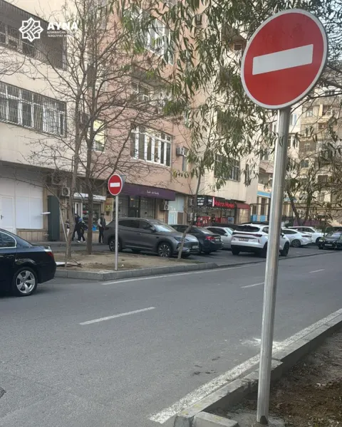 İki küçənin kəsişməsində yol hərəkəti yenidən təşkil olunub - FOTOLAR