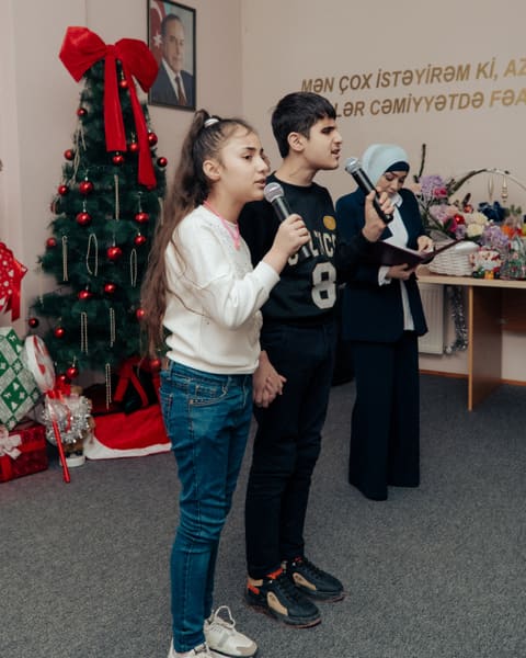 Arzu Əliyeva və Alena Əliyeva Həssas əhali qruplarından olan şəxslər üçün Sığınacaq və Sosial Reabilitasiya Müəssisəsini ziyarət ediblər