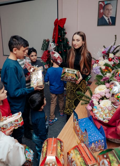 Arzu Əliyeva və Alena Əliyeva Həssas əhali qruplarından olan şəxslər üçün Sığınacaq və Sosial Reabilitasiya Müəssisəsini ziyarət ediblər