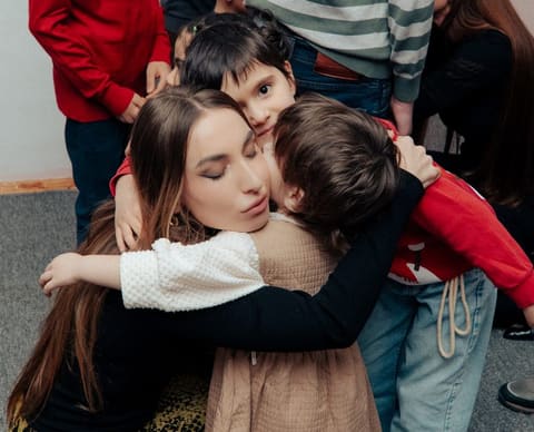 Arzu Əliyeva və Alena Əliyeva Həssas əhali qruplarından olan şəxslər üçün Sığınacaq və Sosial Reabilitasiya Müəssisəsini ziyarət ediblər
