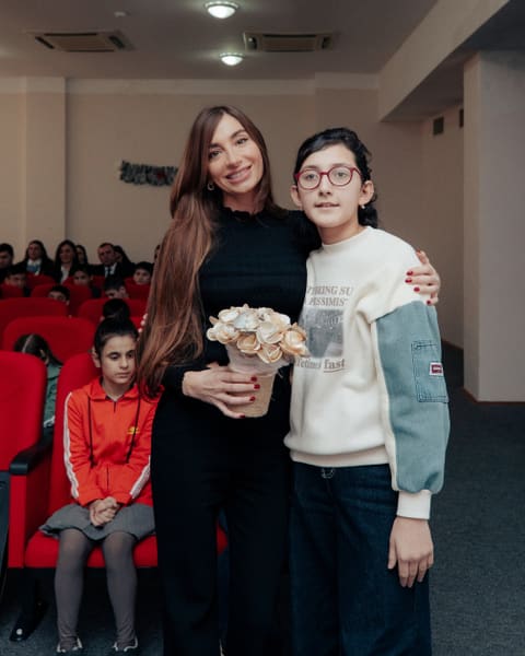 Arzu Əliyeva və Alena Əliyeva Həssas əhali qruplarından olan şəxslər üçün Sığınacaq və Sosial Reabilitasiya Müəssisəsini ziyarət ediblər