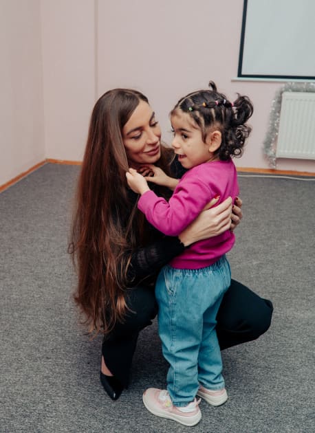 Arzu Əliyeva və Alena Əliyeva Həssas əhali qruplarından olan şəxslər üçün Sığınacaq və Sosial Reabilitasiya Müəssisəsini ziyarət ediblər
