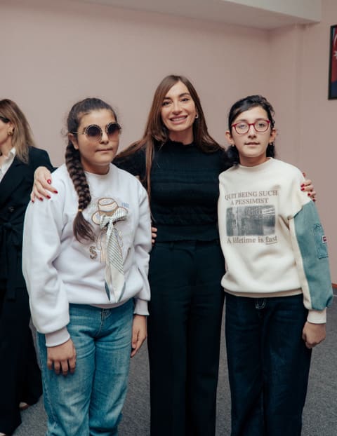 Arzu Əliyeva və Alena Əliyeva Həssas əhali qruplarından olan şəxslər üçün Sığınacaq və Sosial Reabilitasiya Müəssisəsini ziyarət ediblər