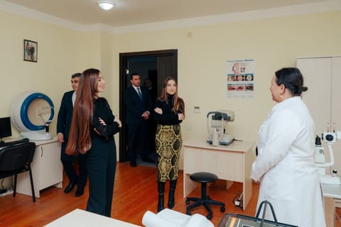 Arzu Əliyeva və Alena Əliyeva Həssas əhali qruplarından olan şəxslər üçün Sığınacaq və Sosial Reabilitasiya Müəssisəsini ziyarət ediblər