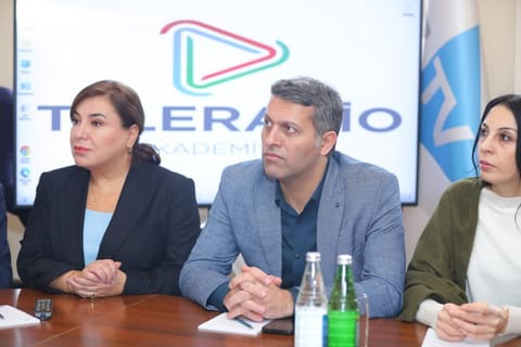 Teleradio Akademiyasında “Mediada Azərbaycan dili” mövzusunda təlimlər başlanıb