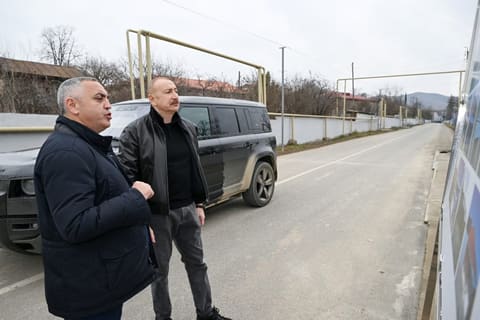  İlham Əliyev Ağdərə rayonunun Aşağı Oratağ kəndində görülmüş işlərlə tanış olub - YENİLƏNİB