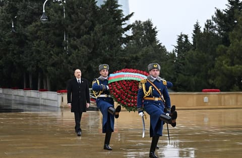 Prezident İlham Əliyev 20 Yanvar şəhidlərinin xatirəsini yad edib