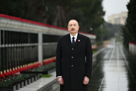 Prezident İlham Əliyev 20 Yanvar şəhidlərinin xatirəsini yad edib