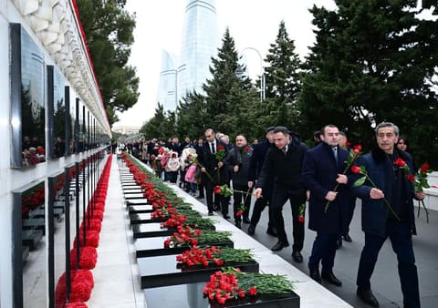 Mədəniyyət Nazirliyinin kollektivi 20 Yanvar şəhidlərinin xatirəsini yad edib