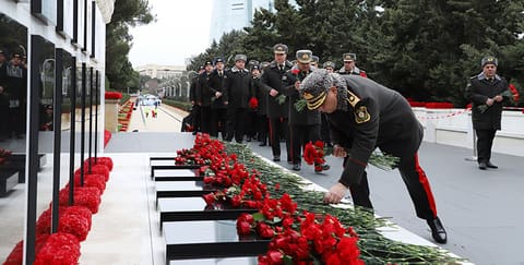 Dövlət Xidmətinin rəhbərliyi Şəhidlər xiyabanını ziyarət edib