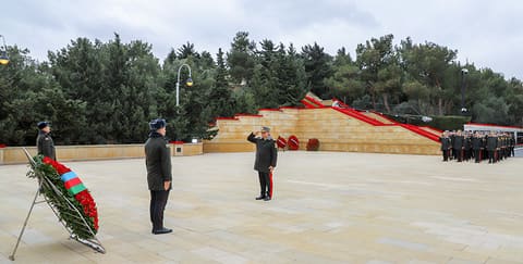 Dövlət Xidmətinin rəhbərliyi Şəhidlər xiyabanını ziyarət edib