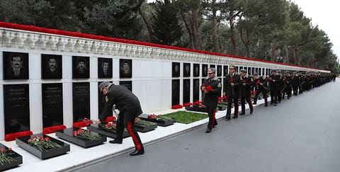 Dövlət Xidmətinin rəhbərliyi Şəhidlər xiyabanını ziyarət edib