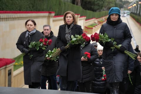 Ailə, Qadın və Uşaq Problemləri üzrə Dövlət Komitəsinin kollektivi Şəhidlər xiyabanını ziyarət edib