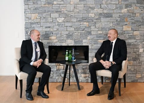 Prezident İlham Əliyev Davosda “Vestas Wind Systems” şirkətinin marketinq, kommunikasiya, davamlılıq və ictimaiyyətlə əlaqələr üzrə qrupunun baş vitse-prezidenti ilə görüşüb