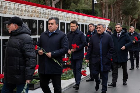 ADY rəhbərliyi Şəhidlər xiyabanını ziyarət edib