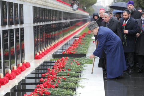 Azərbaycandakı dini konfessiyaların rəhbərləri 20 Yanvar faciəsinin qurbanlarının xatirəsini yad ediblər
