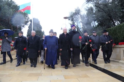 Azərbaycandakı dini konfessiyaların rəhbərləri 20 Yanvar faciəsinin qurbanlarının xatirəsini yad ediblər