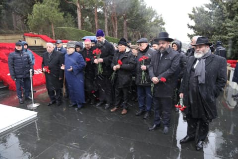 Azərbaycandakı dini konfessiyaların rəhbərləri 20 Yanvar faciəsinin qurbanlarının xatirəsini yad ediblər