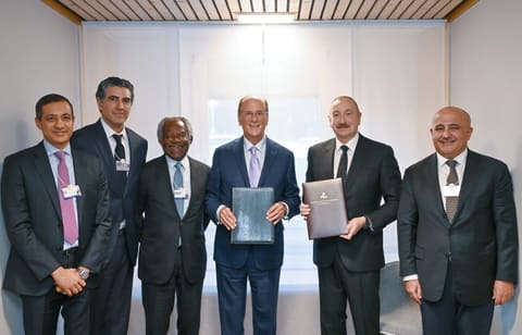 Prezident İlham Əliyev Davosda “BlackRock”un baş icraçı direktoru və “Global Infrastructure Partners” şirkətinin təsisçisi, sədri və baş icraçı direktoru ilə görüşüb