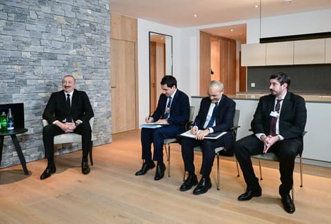 Prezident İlham Əliyev Davosda Qətərin Baş naziri və xarici işlər naziri ilə görüşüb