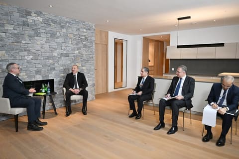 İlham Əliyev Davosda "Dell Technologies" şirkətinin Avropa, Yaxın Şərq və Afrika üzrə prezidenti ilə görüşüb