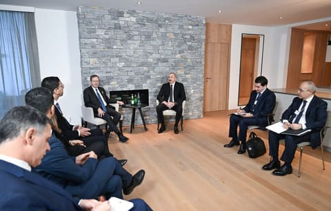 İlham Əliyev Davosda İsrail Dövlətinin Prezidenti ilə görüşüb