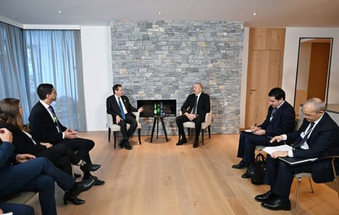 İlham Əliyev Davosda İsrail Dövlətinin Prezidenti ilə görüşüb