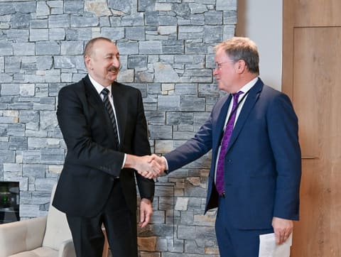 Prezident İlham Əliyev Davosda “Vitol” şirkətinin baş icraçı direktoru ilə görüşüb