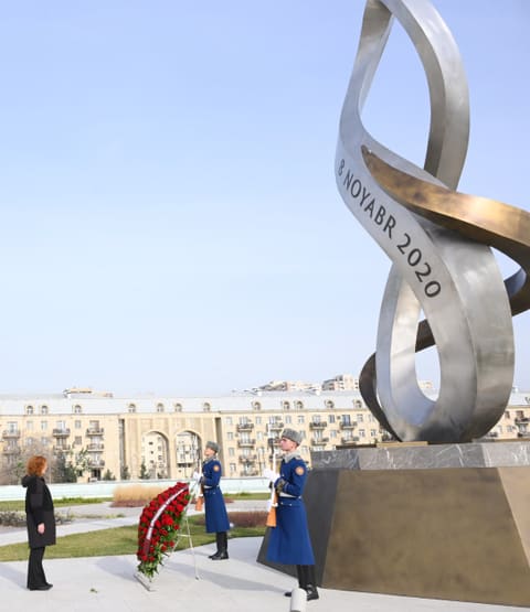 Fransina Armenqol Sosias Bakıda Zəfər parkını ziyarət edib