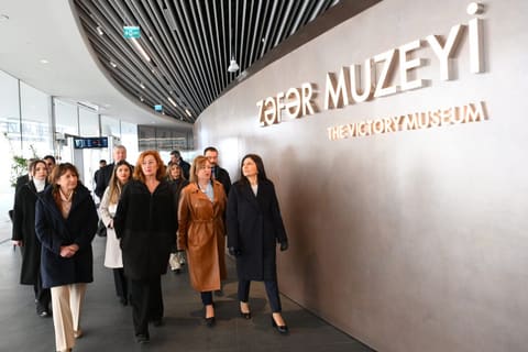 Fransina Armenqol Sosias Bakıda Zəfər parkını ziyarət edib
