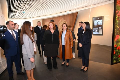 Fransina Armenqol Sosias Bakıda Zəfər parkını ziyarət edib