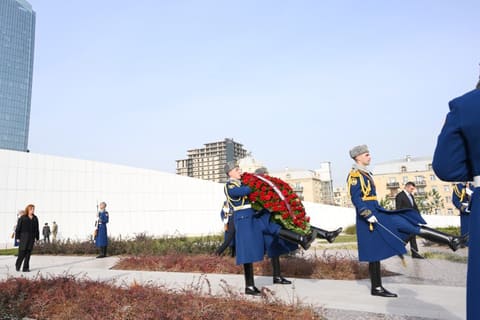 Fransina Armenqol Sosias Bakıda Zəfər parkını ziyarət edib