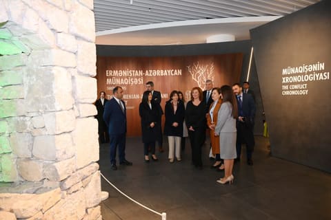 Fransina Armenqol Sosias Bakıda Zəfər parkını ziyarət edib