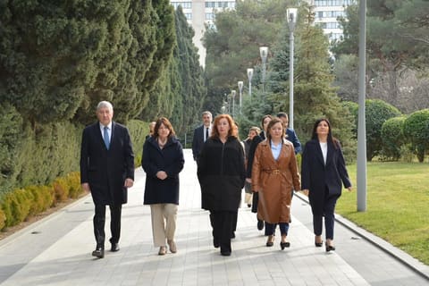 İspaniya Deputatlar Konqresinin spikeri Fəxri xiyabanı ziyarət edib