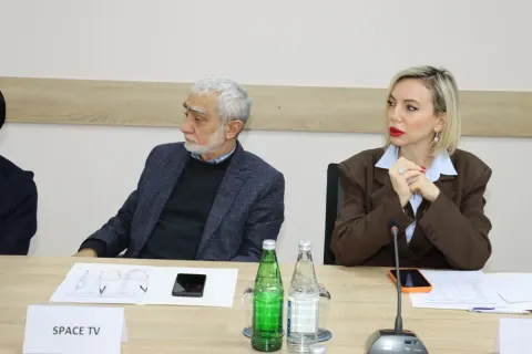 Teleaparıcılar Azərbaycan dilində qarşılığı olan 33 xarici söz işlədiblər - FOTOLAR