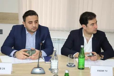 Teleaparıcılar Azərbaycan dilində qarşılığı olan 33 xarici söz işlədiblər - FOTOLAR
