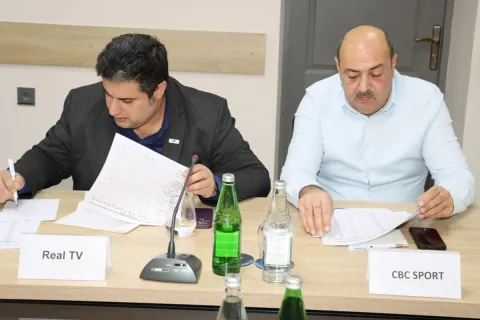 Teleaparıcılar Azərbaycan dilində qarşılığı olan 33 xarici söz işlədiblər - FOTOLAR