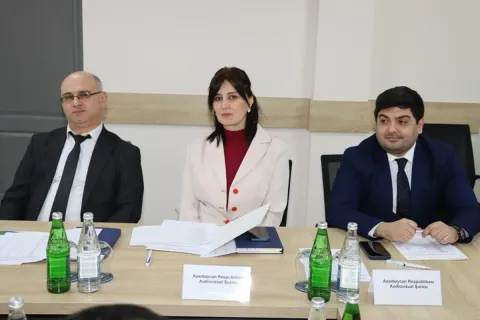 Teleaparıcılar Azərbaycan dilində qarşılığı olan 33 xarici söz işlədiblər - FOTOLAR