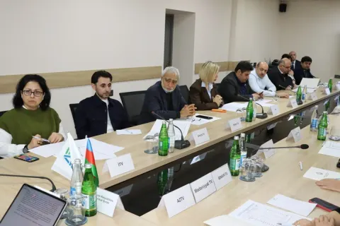Teleaparıcılar Azərbaycan dilində qarşılığı olan 33 xarici söz işlədiblər - FOTOLAR