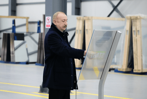 Prezident Sumqayıt Sənaye Parkında güzgü vərəqələrin istehsalı zavodunun açılışında iştirak edib