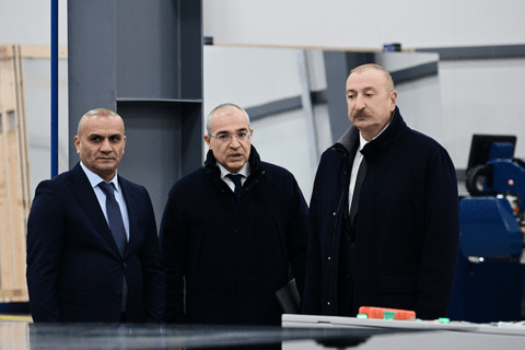 Prezident Sumqayıt Sənaye Parkında güzgü vərəqələrin istehsalı zavodunun açılışında iştirak edib