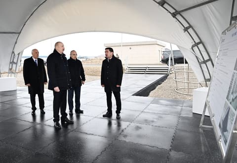 İlham Əliyev Sumqayıt Sənaye Parkında polipropilen və laminatlı kisə istehsalı müəssisəsinin təməlini qoyub