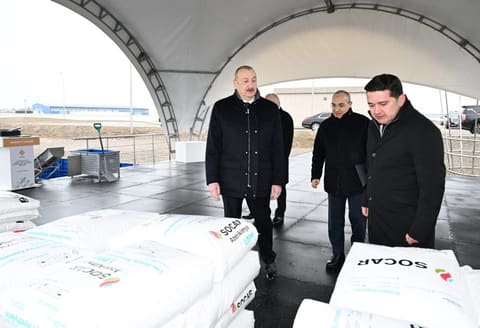 İlham Əliyev Sumqayıt Sənaye Parkında polipropilen və laminatlı kisə istehsalı müəssisəsinin təməlini qoyub