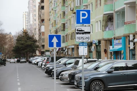 Paytaxtda yeni parklanma yerləri təşkil edilib