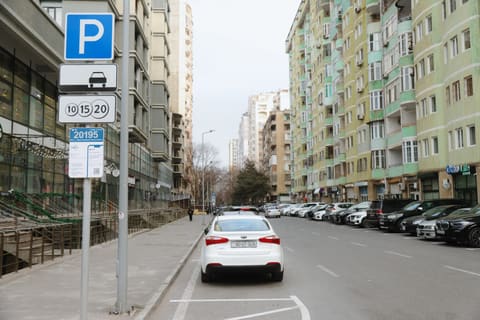 Paytaxtda yeni parklanma yerləri təşkil edilib