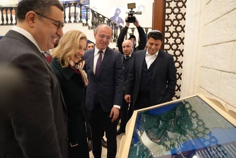 ABŞ-nin Azərbaycandakı səfiri Qırmızı Qəsəbəyə səfər edib