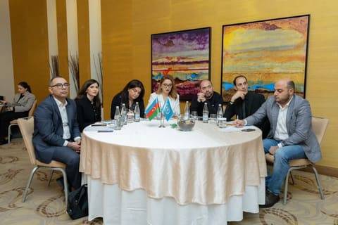 WUF13-lə bağlı media nümayəndələri üçün məlumatlandırma sessiyası keçirilib